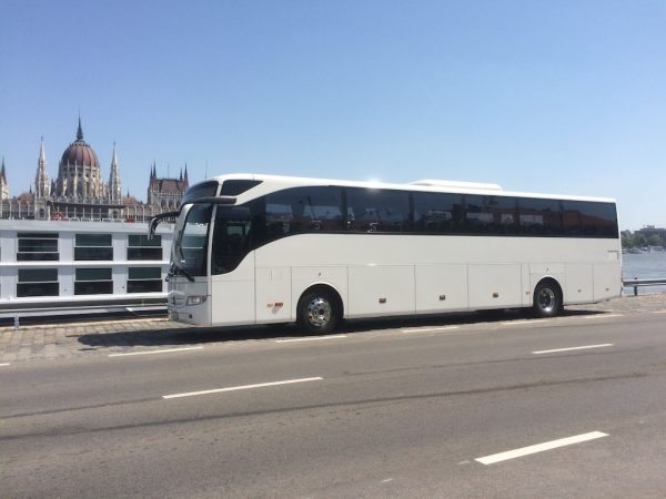 Mercedes Turismo autóbusz közvetítése Budapest