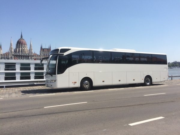 Mercedes Turismo autóbusz közvetítése Budapest