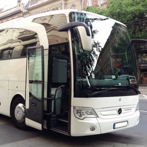 57 személyes luxus autóbusz közvetítés